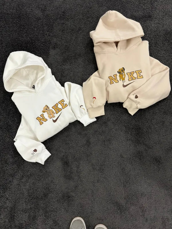 Felpa Personalizzata con Scritta N*ke e Personaggio