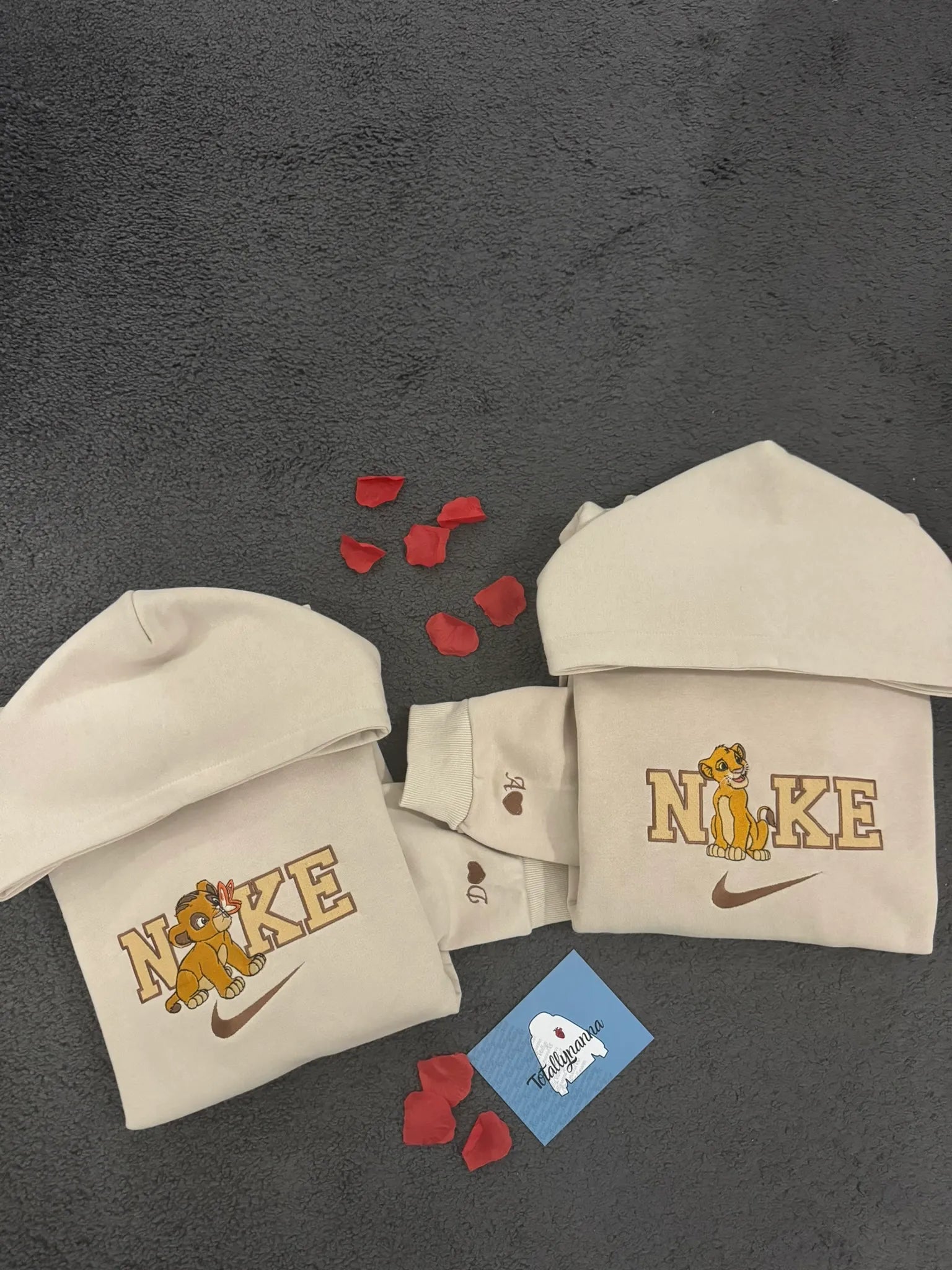 Felpa Personalizzata con Scritta N*ke e Personaggio