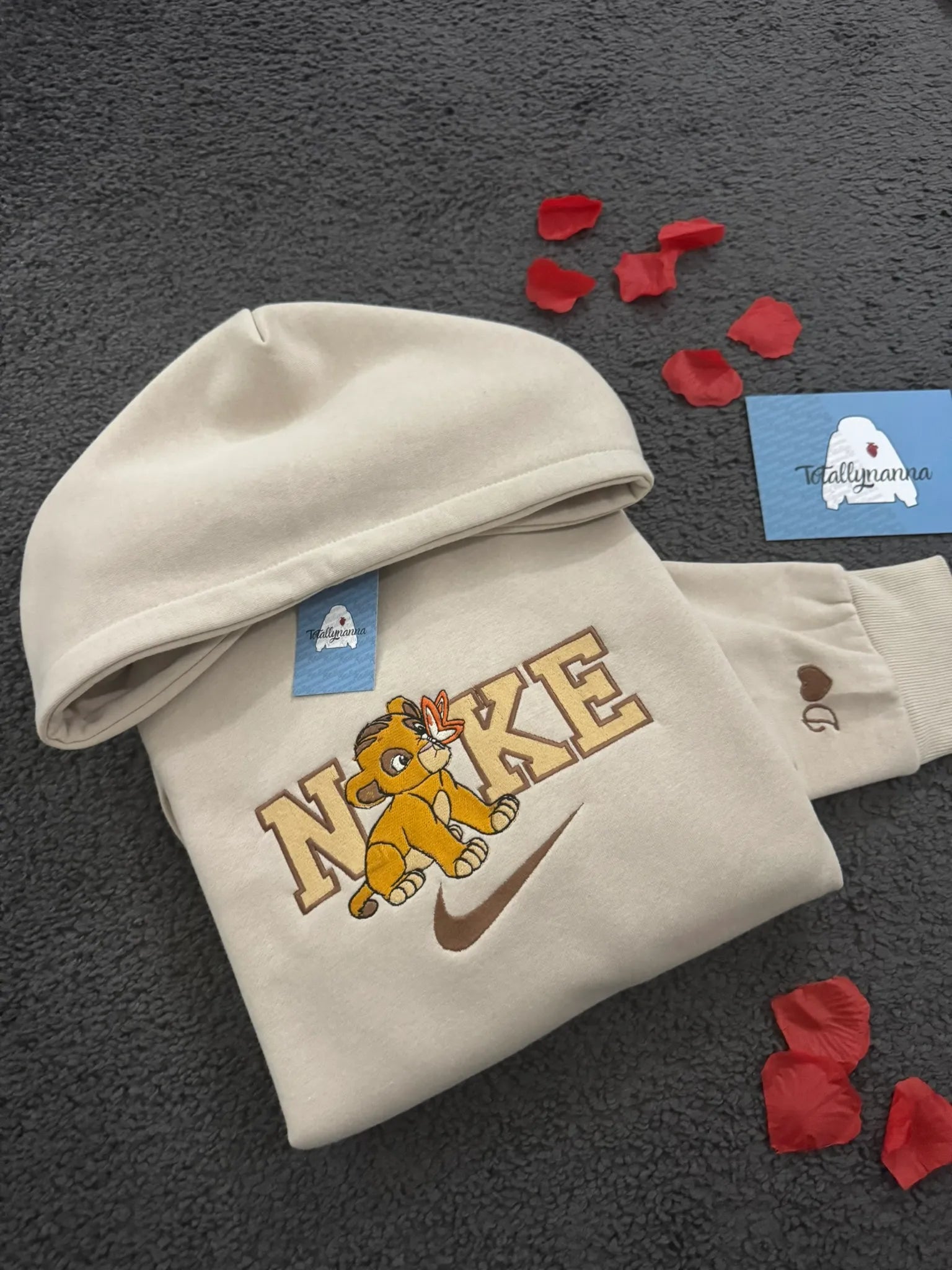 Felpa Personalizzata con Scritta N*ke e Personaggio