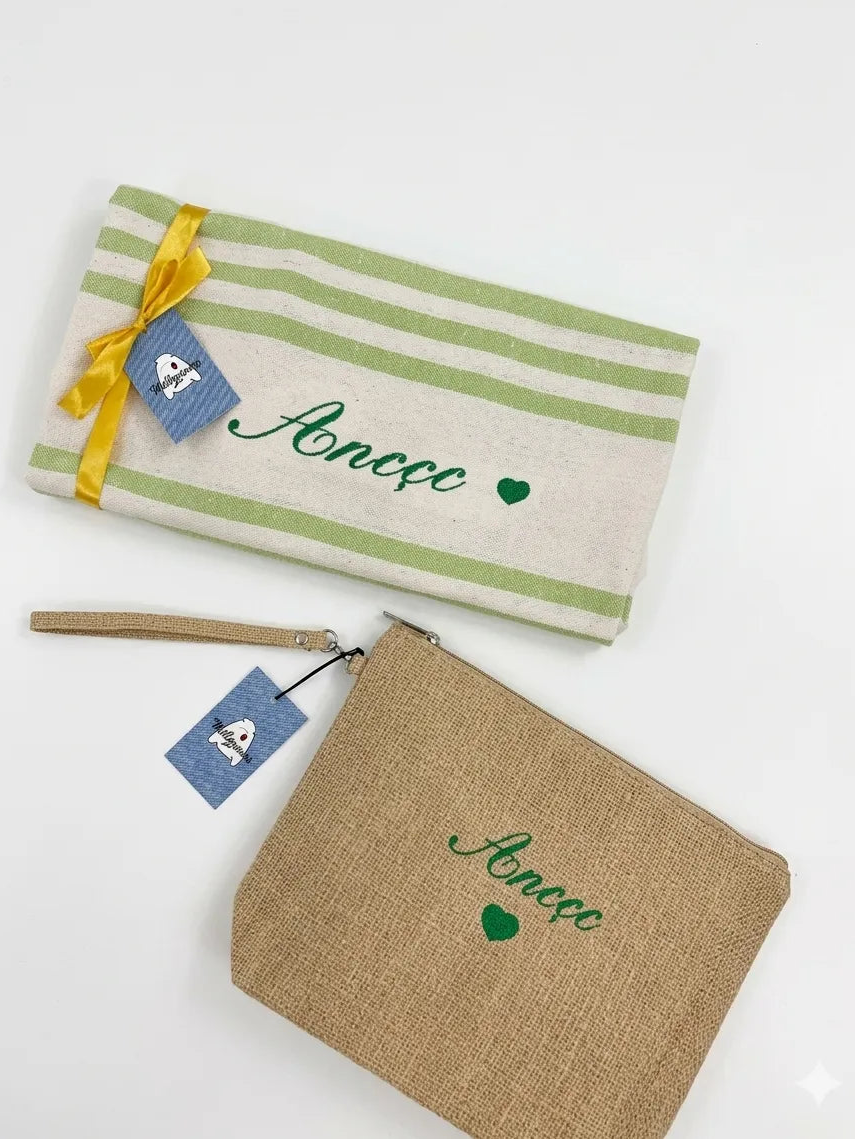Kit Mare Coordinato Personalizzato – Telo Mare e Pochette Abbinata con Nome