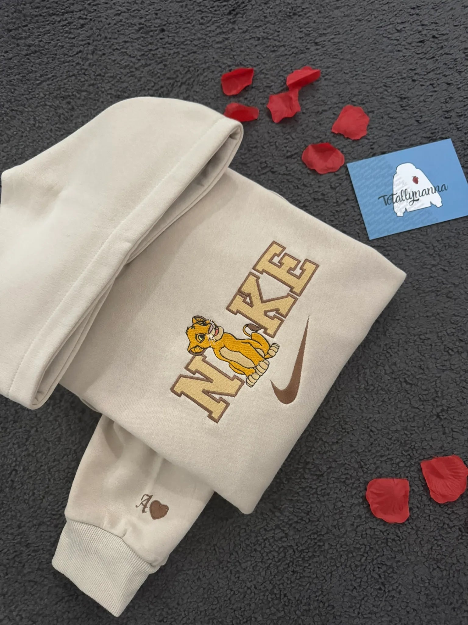 Felpa Personalizzata con Scritta N*ke e Personaggio