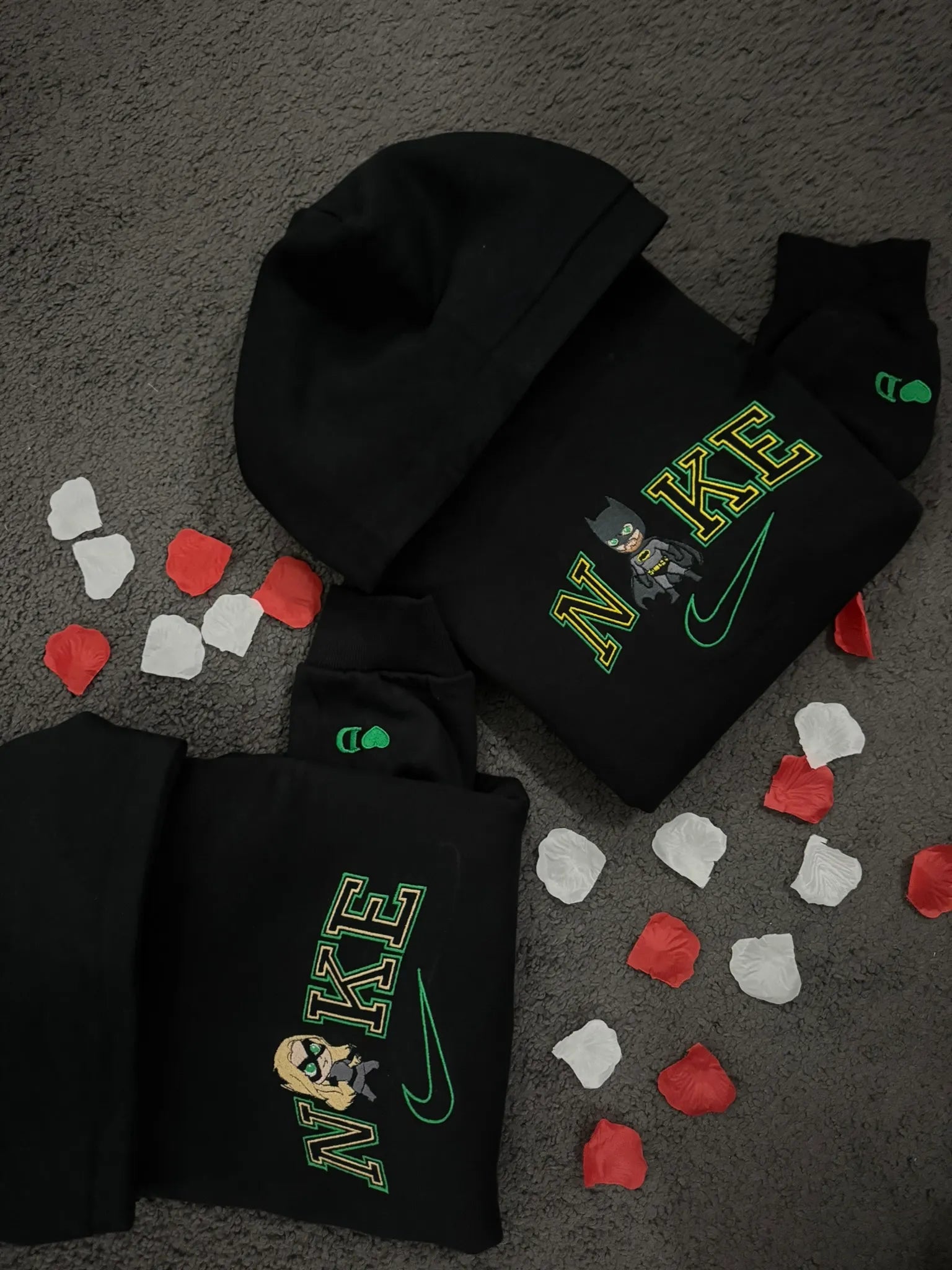 Felpa Personalizzata con Scritta N*ke e Personaggio