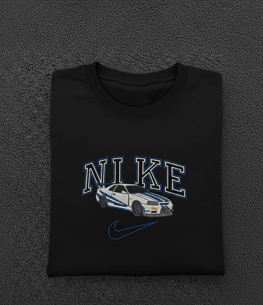 T-Shirt Personalizzata con Scritta N*ke e Personaggio