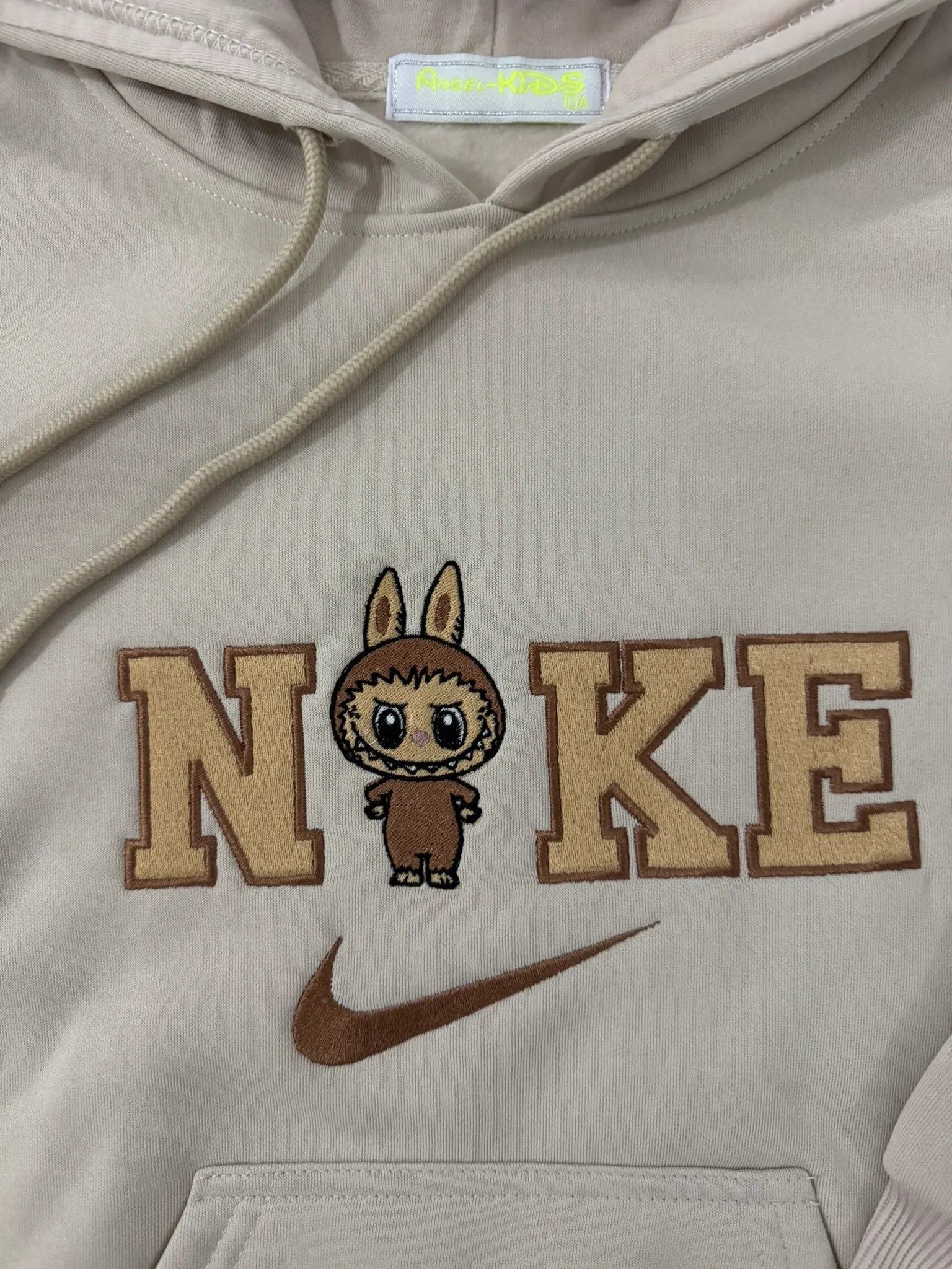 Felpa Personalizzata con Scritta N*ke e Personaggio